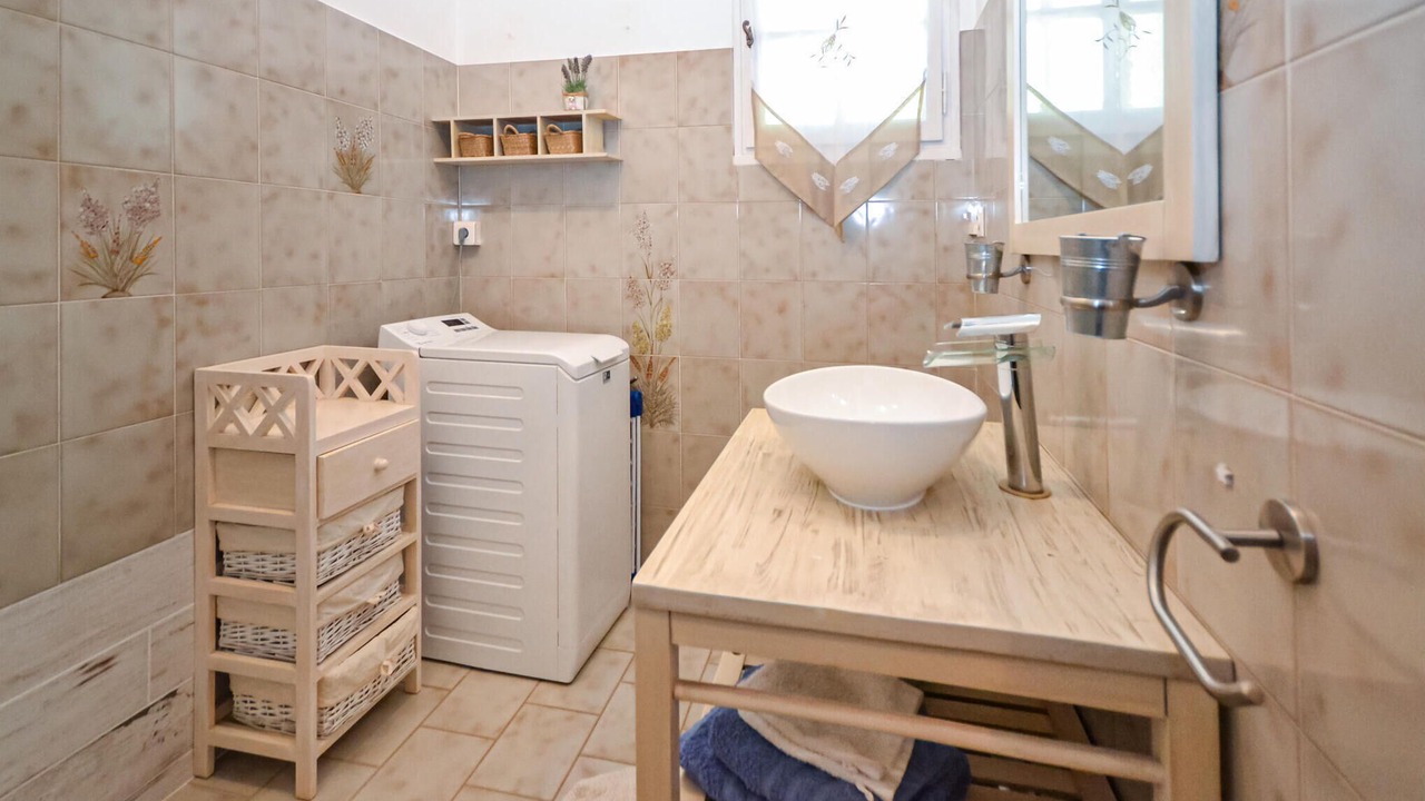 Photo of Bathroom in Entrechaux