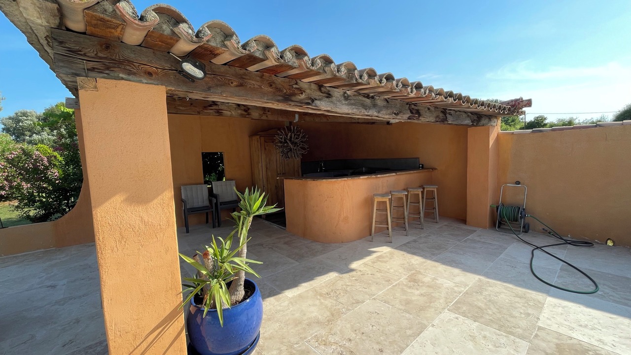 Photo of Patio Balcony in Pernes-les-Fontaines