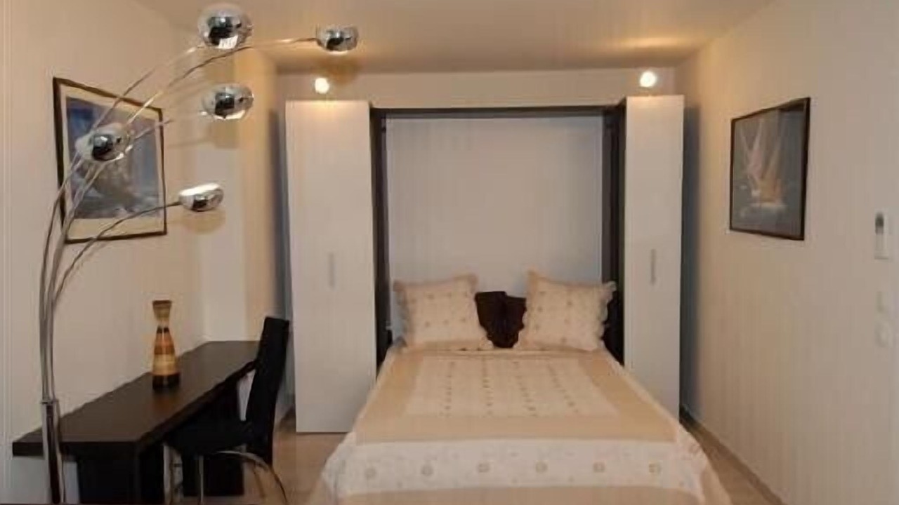 Photo of Bedroom in Cannes City Centre
