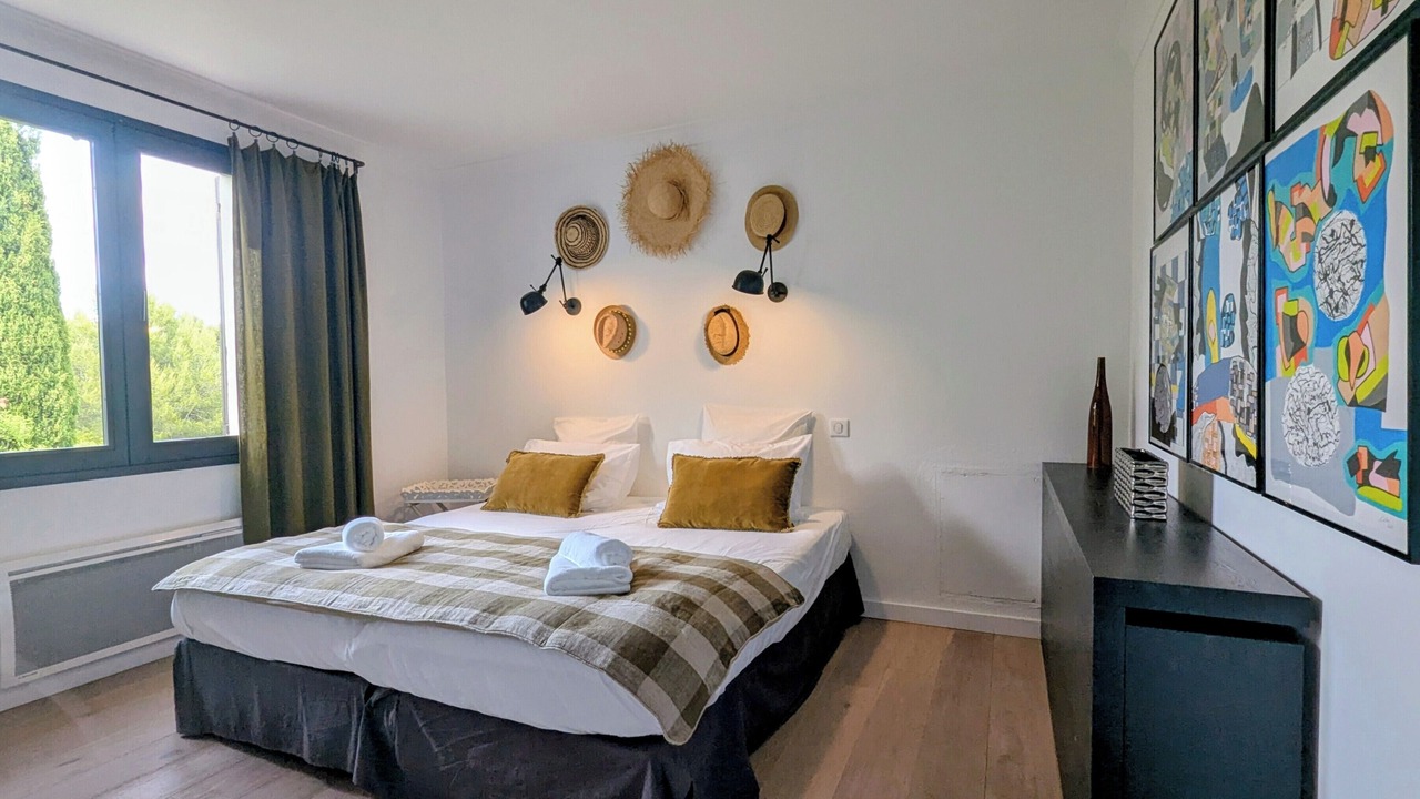 Photo of Bedroom in Eygalieres