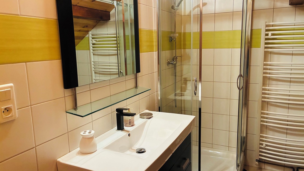 Photo of Bathroom in Le Glaizil