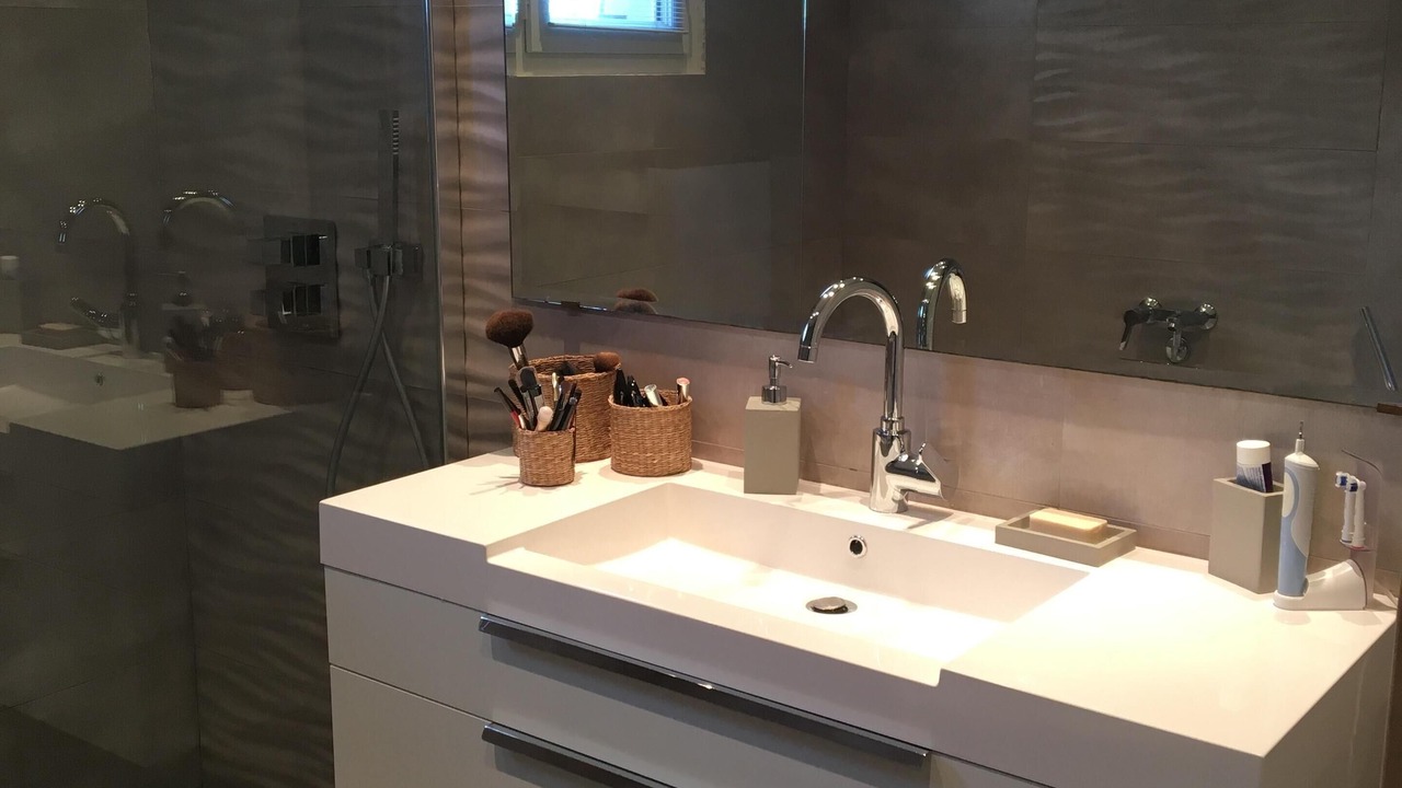 Photo of Bathroom in Ensues-la-Redonne