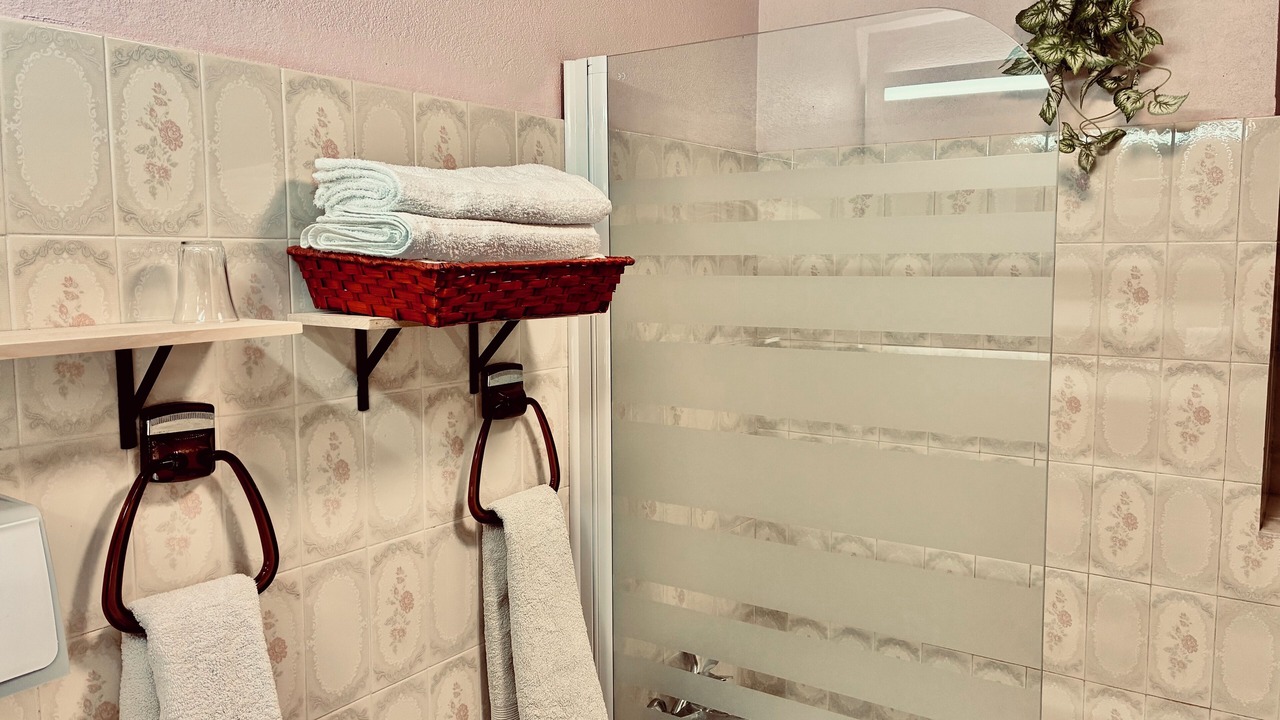 Photo of Bathroom in Le Glaizil