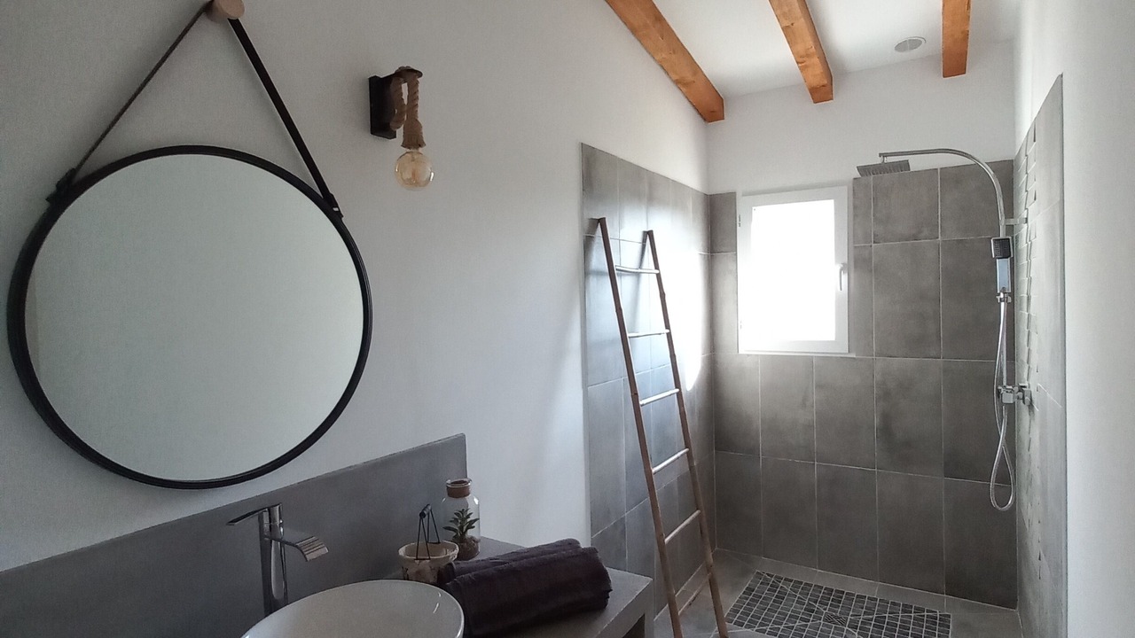 Photo of Bathroom in Caromb