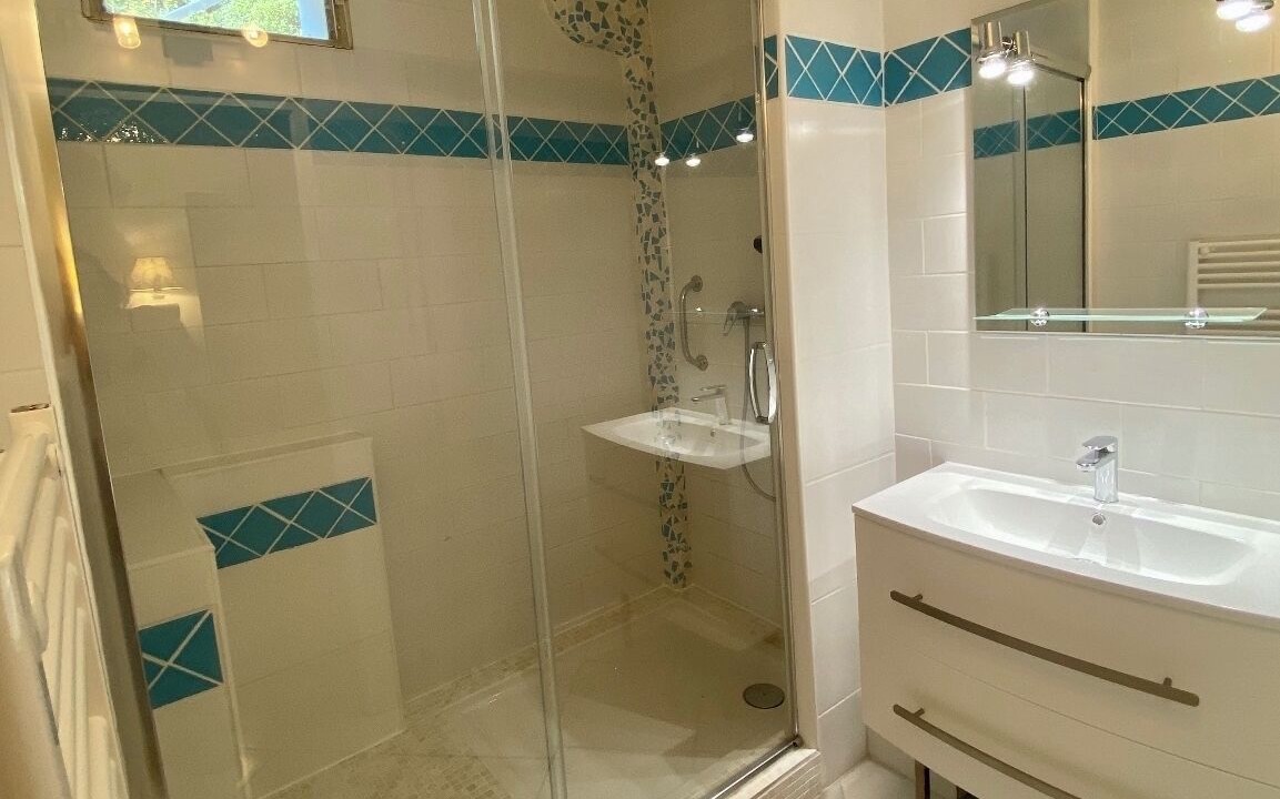 Photo of Bathroom in Boulouris-sur-Mer