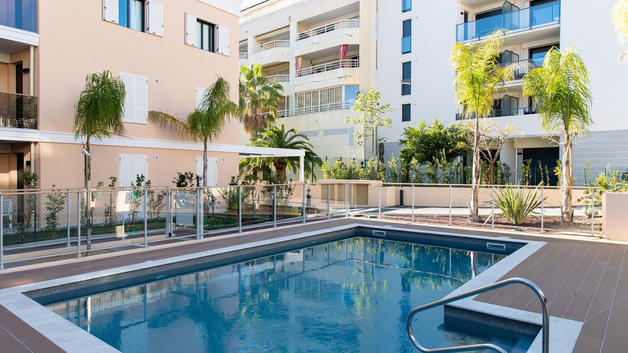 Photo of Outdoor in California - Pezou