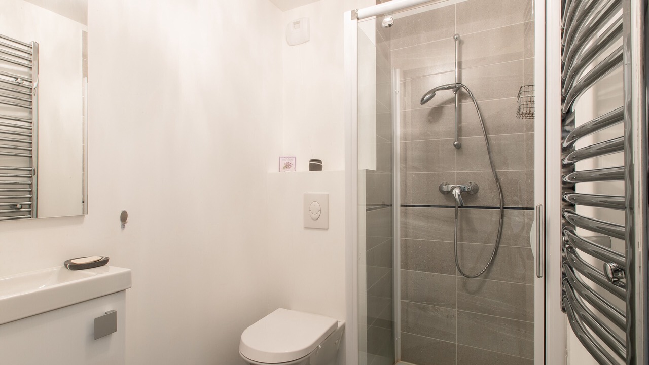 Photo of Bathroom in California - Pezou