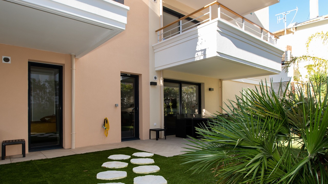 Photo of Outdoor in California - Pezou