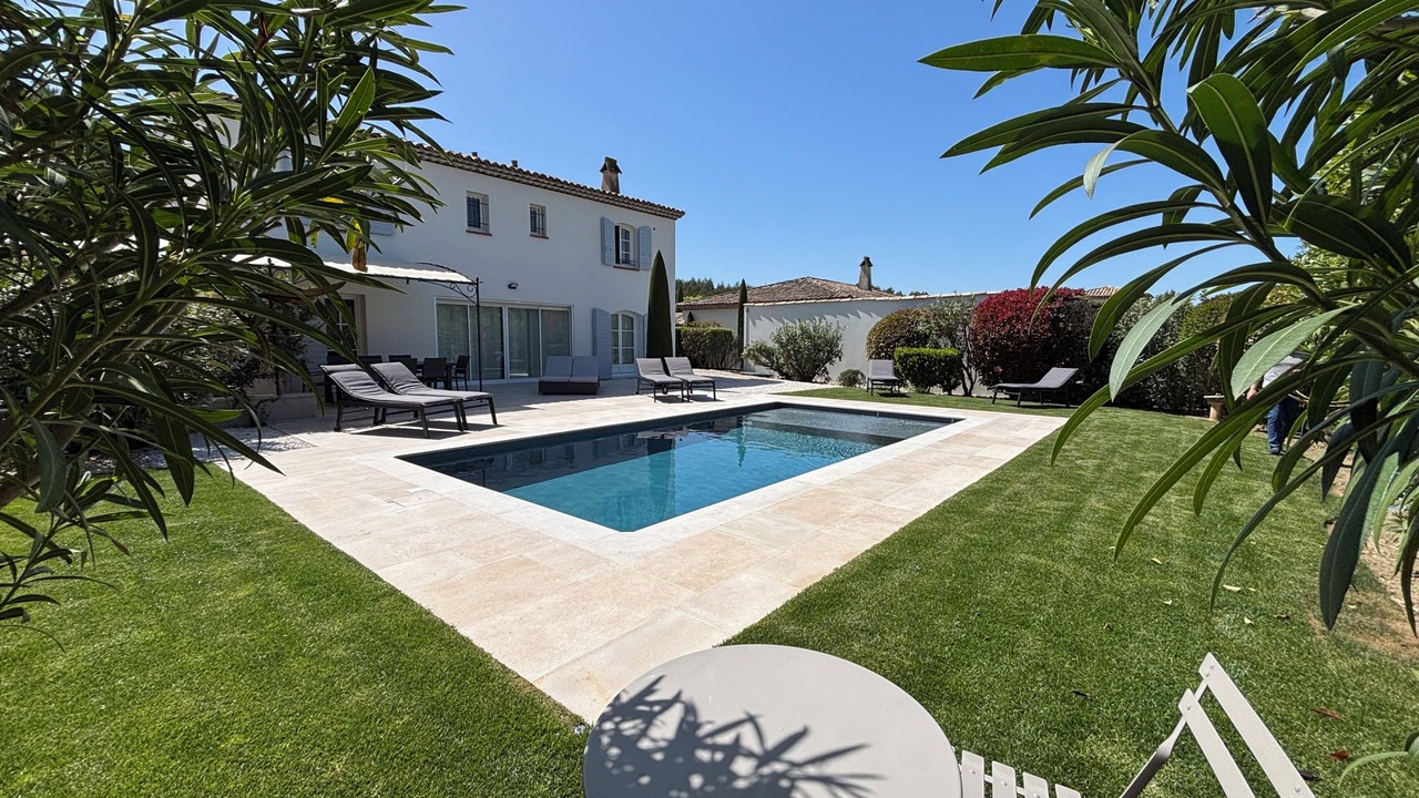 Photo of Outdoor in Pont Royal