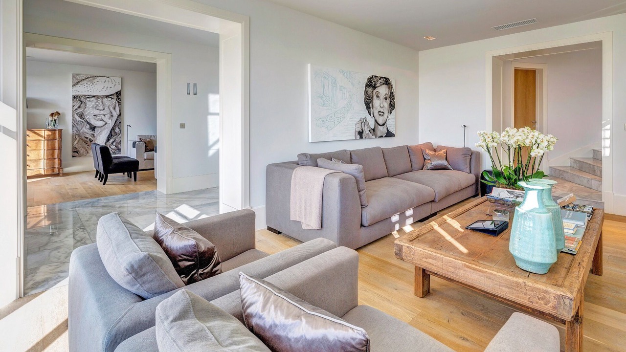 Photo of Livingroom in California - Pezou