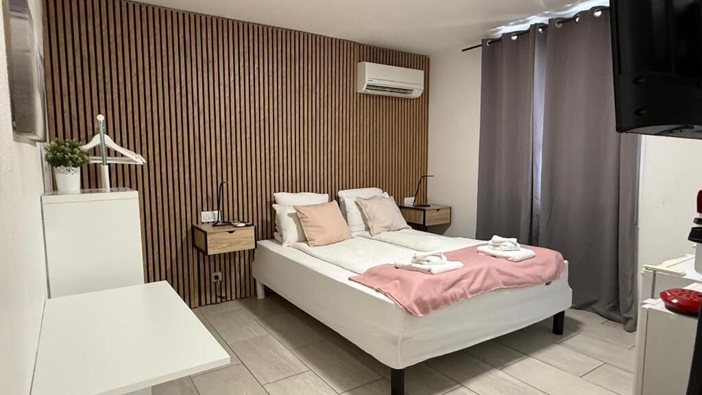 Photo of Bedroom in Prado - Republique