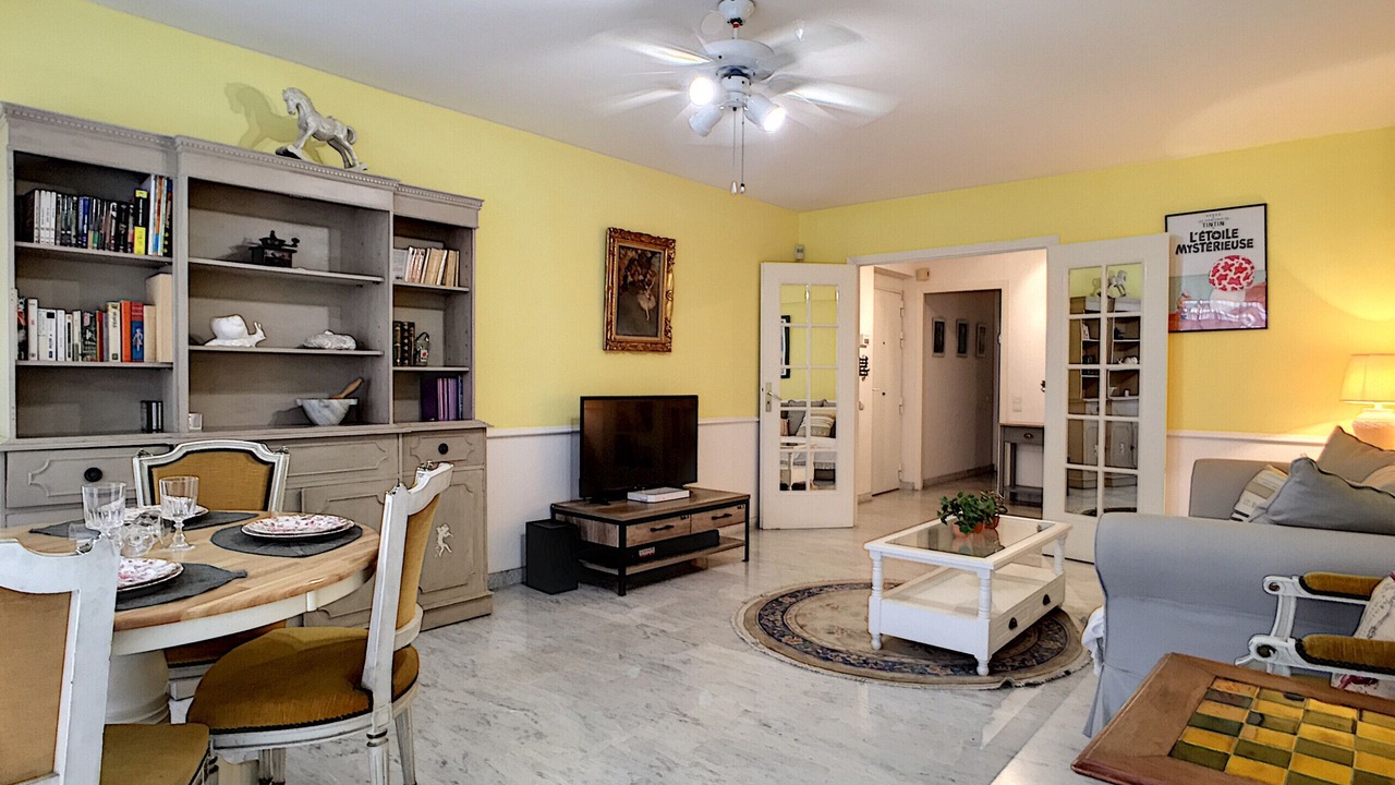 Photo of Livingroom in Musicians Quarter