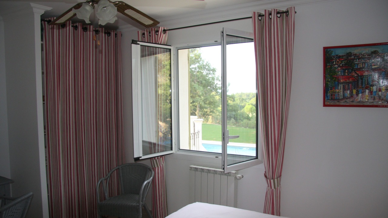 Photo of Bedroom in L'Isle-sur-la-Sorgue