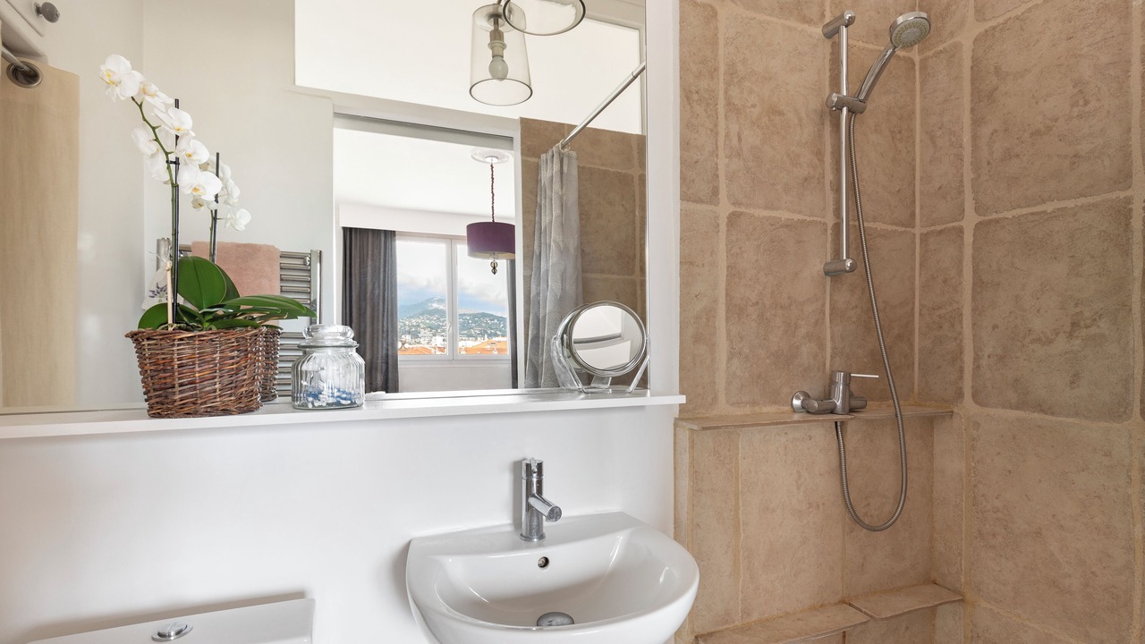 Photo of Bathroom in Carre d'Or