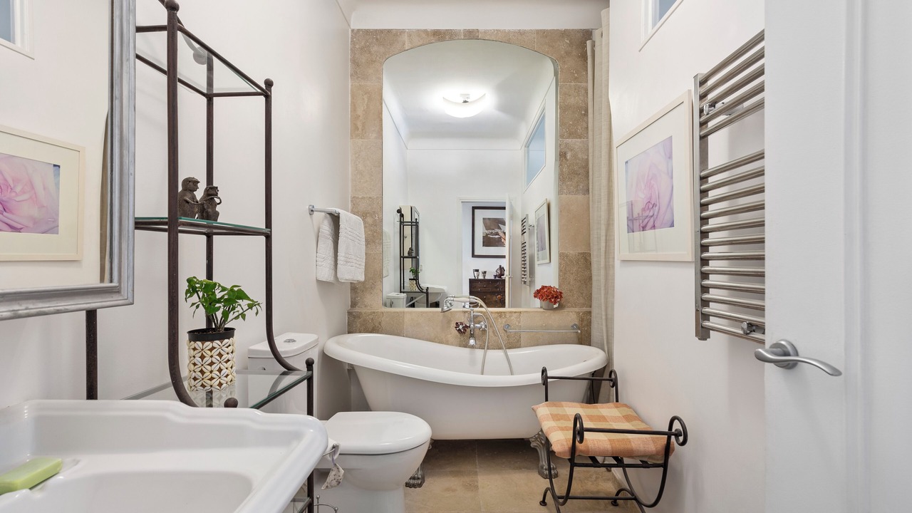 Photo of Bathroom in Carre d'Or