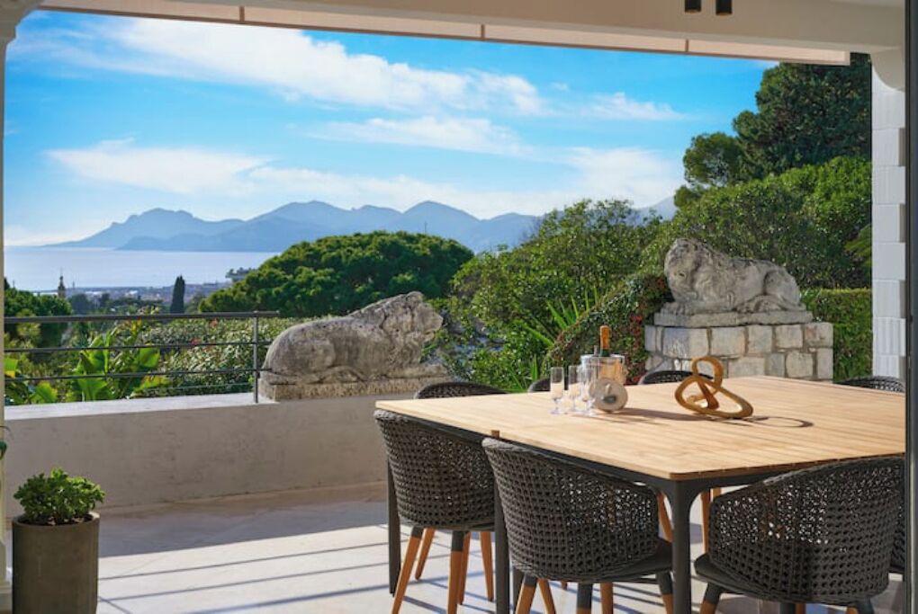 Photo of Outdoor in California - Pezou
