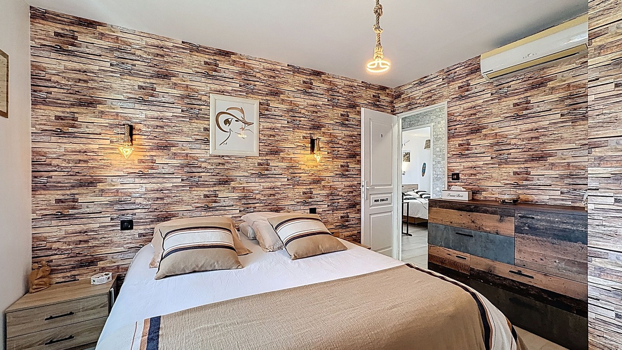 Photo of Bedroom in Chateauneuf-de-Gadagne