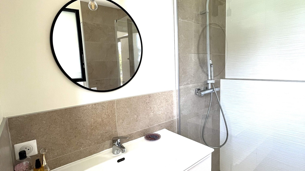 Photo of Bathroom in Biot