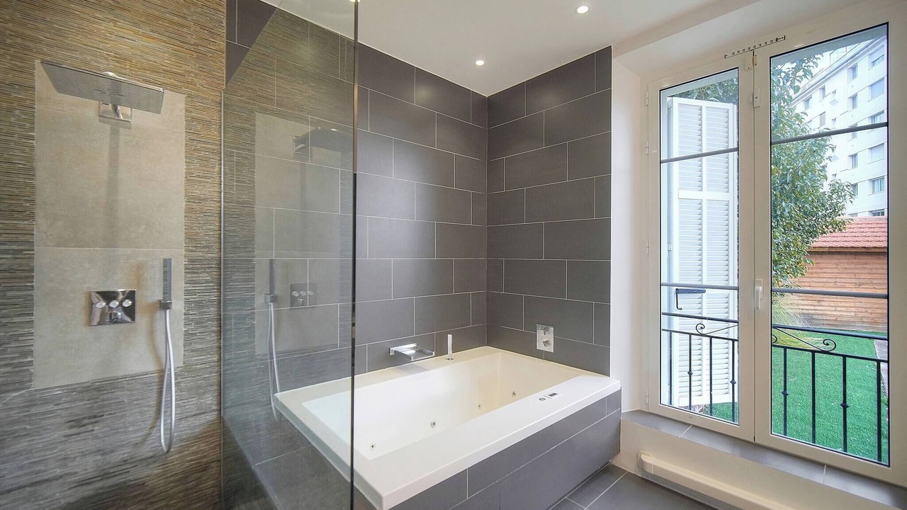 Photo of Bathroom in Riou - Petit Juas - Av de Grasse