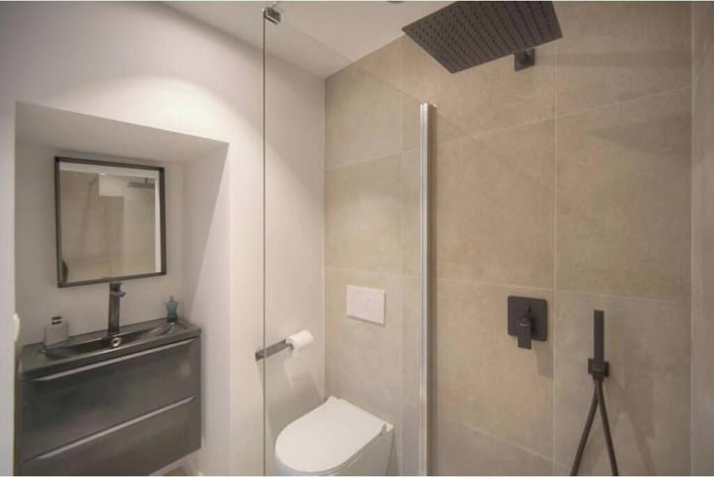 Photo of Bathroom in California - Pezou