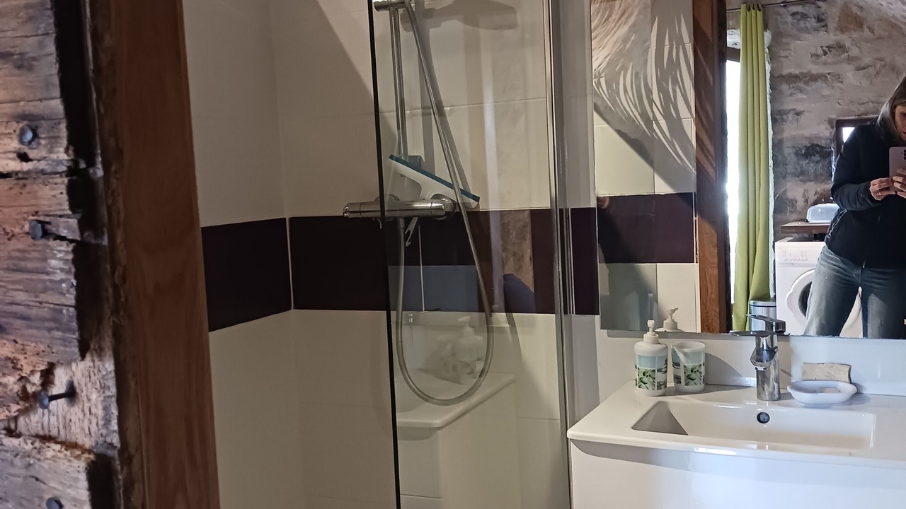 Photo of Bathroom in Mostuejouls