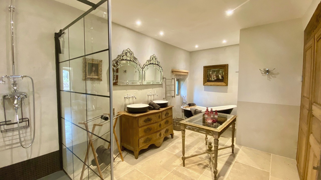 Photo of Bathroom in Menerbes
