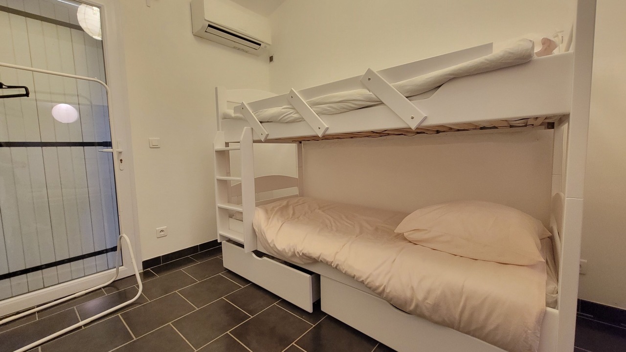 Photo of Bedroom in Saint-Martin-de-Castillon