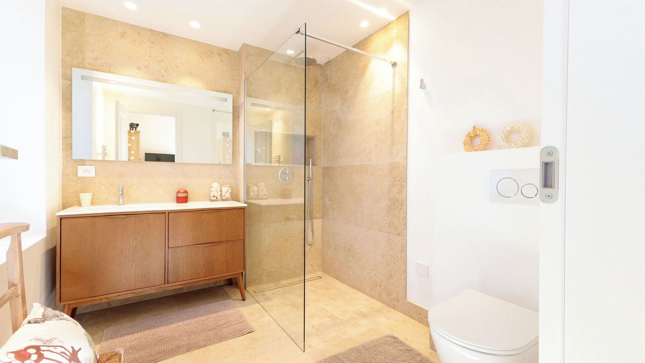 Photo of Bathroom in Riou - Petit Juas - Av de Grasse