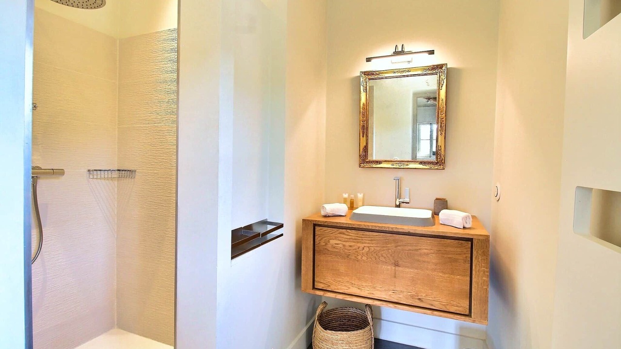 Photo of Bathroom in Lourmarin