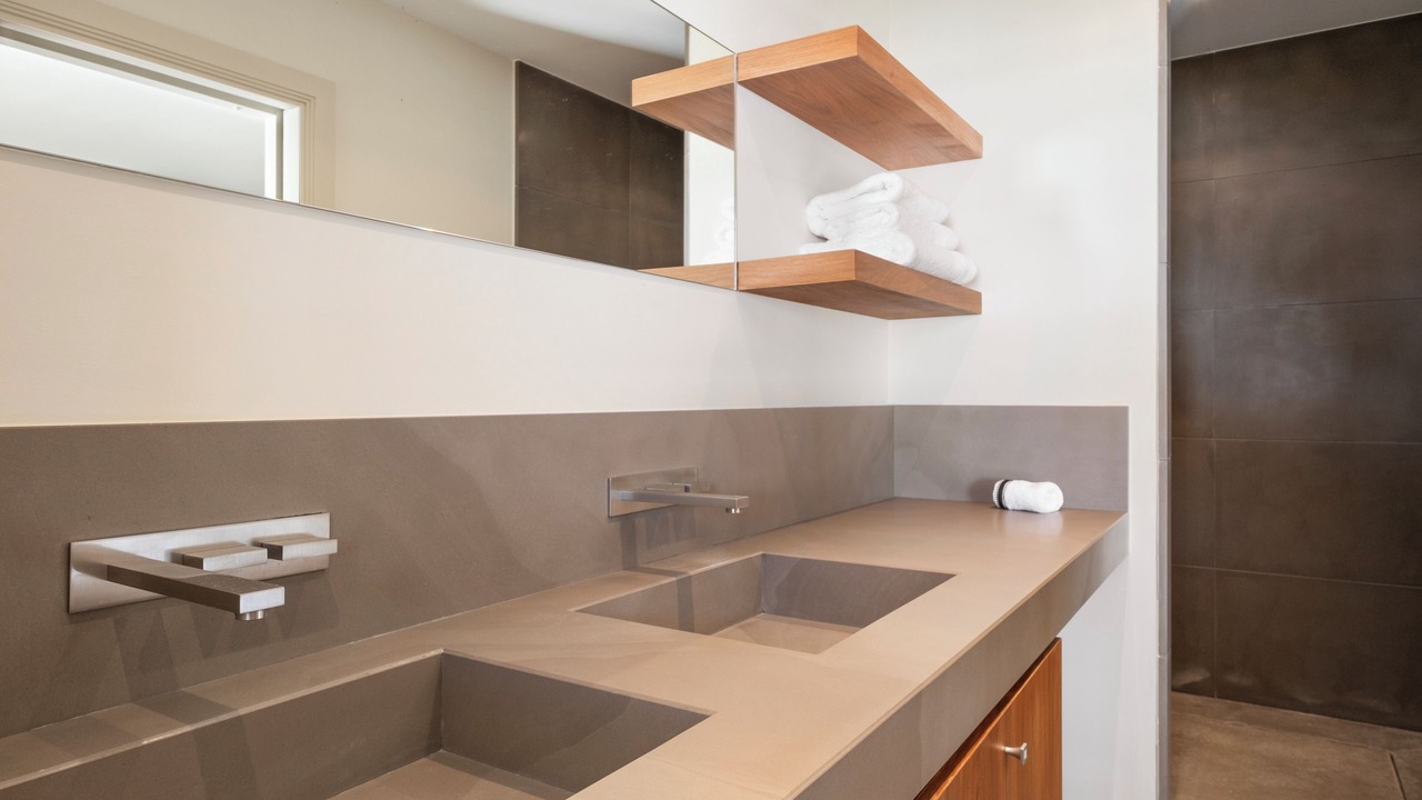 Photo of Bathroom in California - Pezou