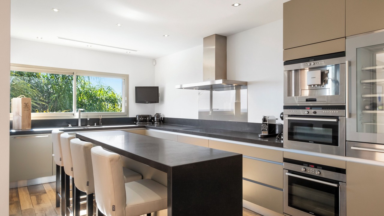 Photo of Kitchen in California - Pezou