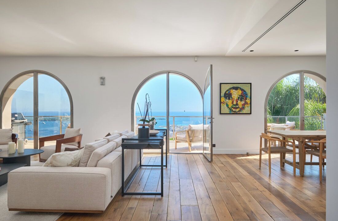 Photo of Livingroom in California - Pezou