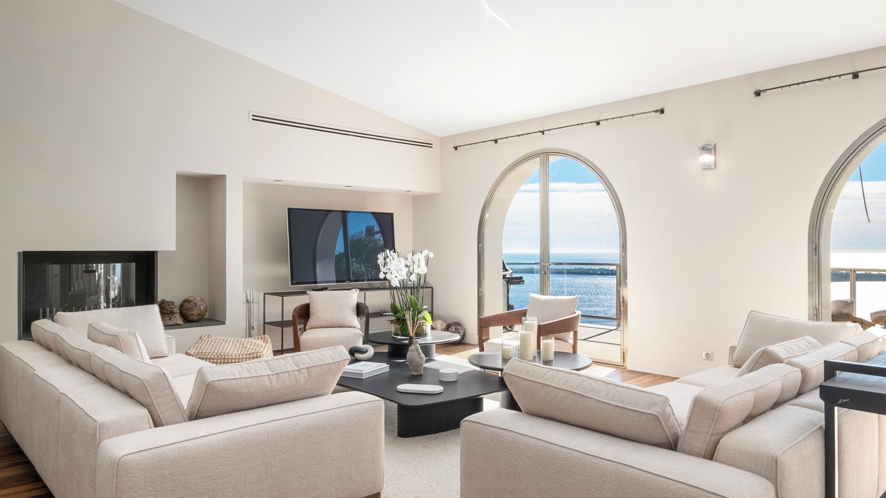 Photo of Livingroom in California - Pezou