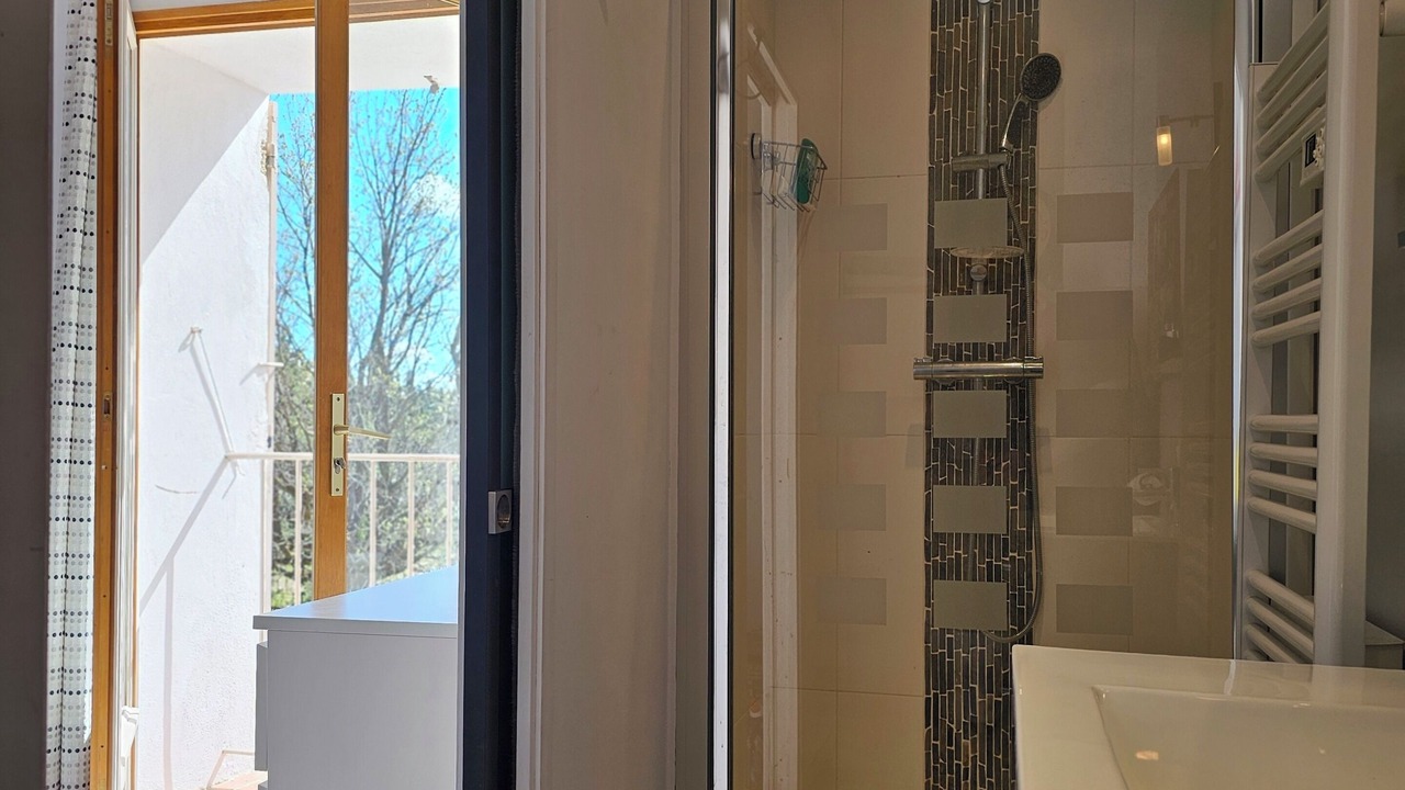 Photo of Bathroom in Beaumes-de-Venise
