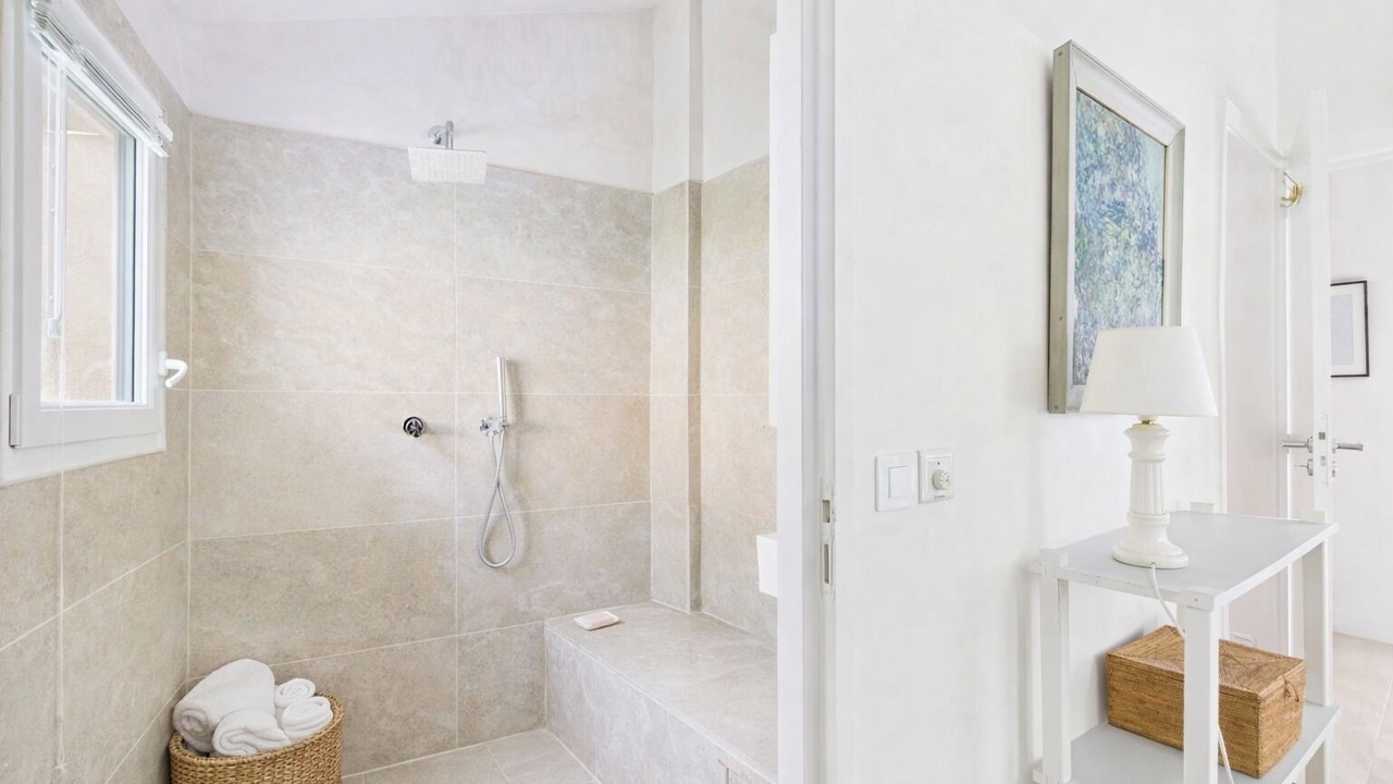 Photo of Bathroom in Hyeres City Centre