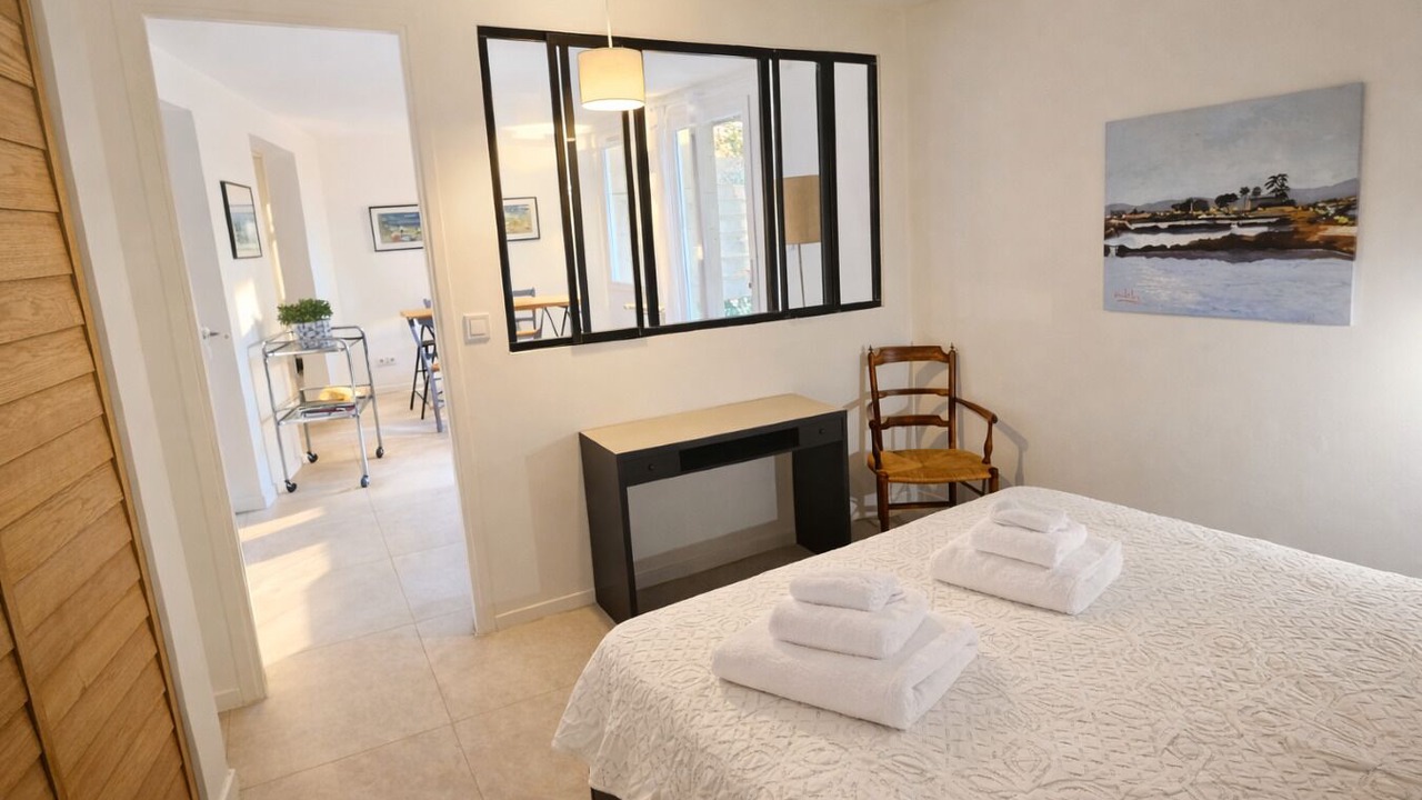 Photo of Bedroom in Hyeres City Centre
