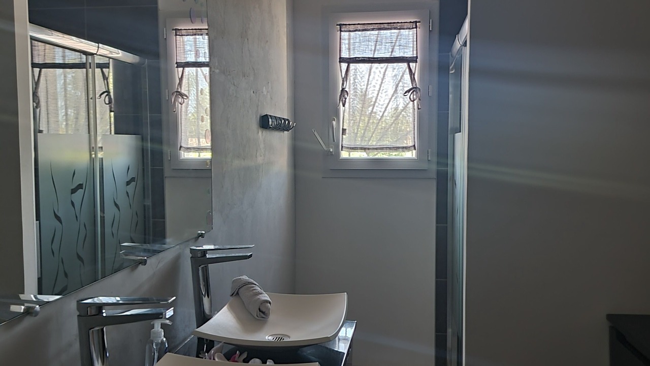 Photo of Bathroom in Cairanne