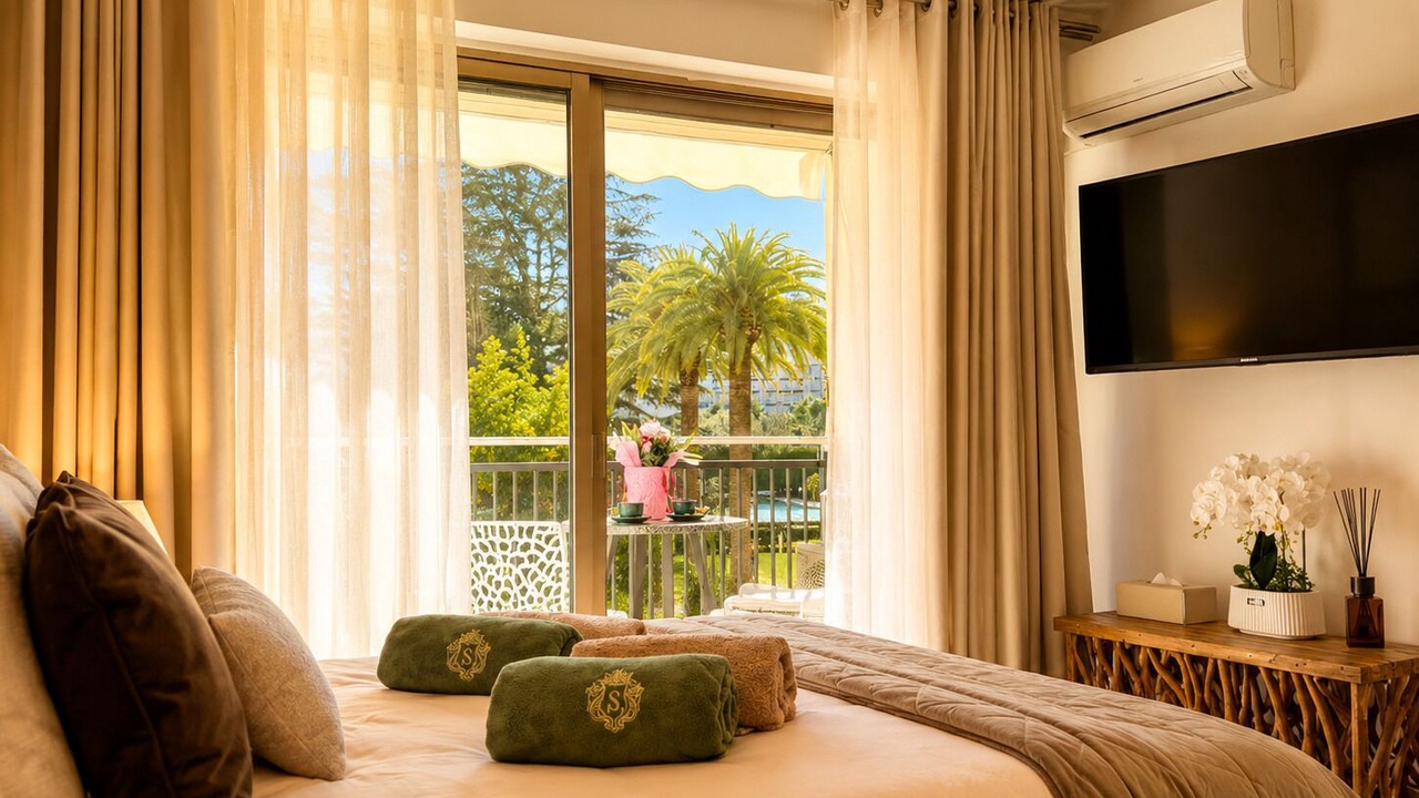Photo of Bedroom in Mandelieu-La-Napoule
