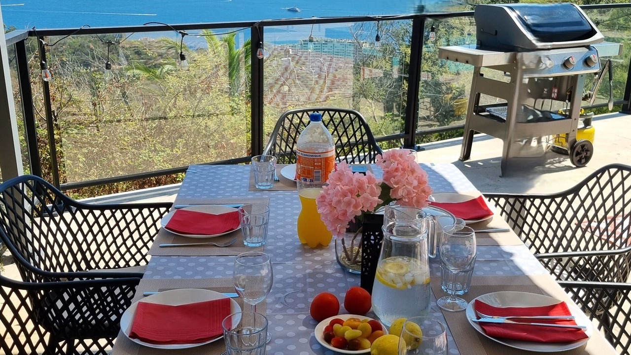 Photo of Outdoor in California - Pezou
