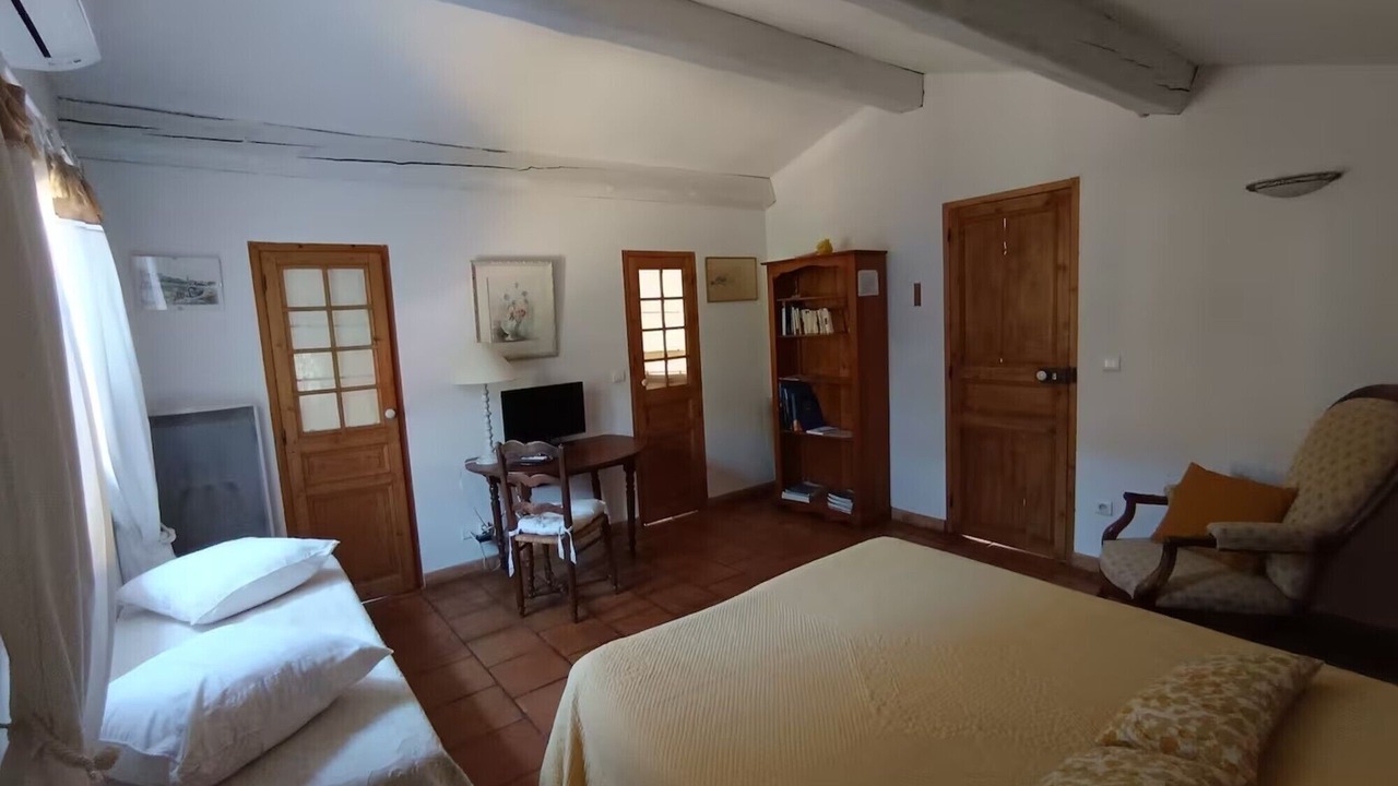Photo of Bedroom in Saint-Marc-Jaumegarde
