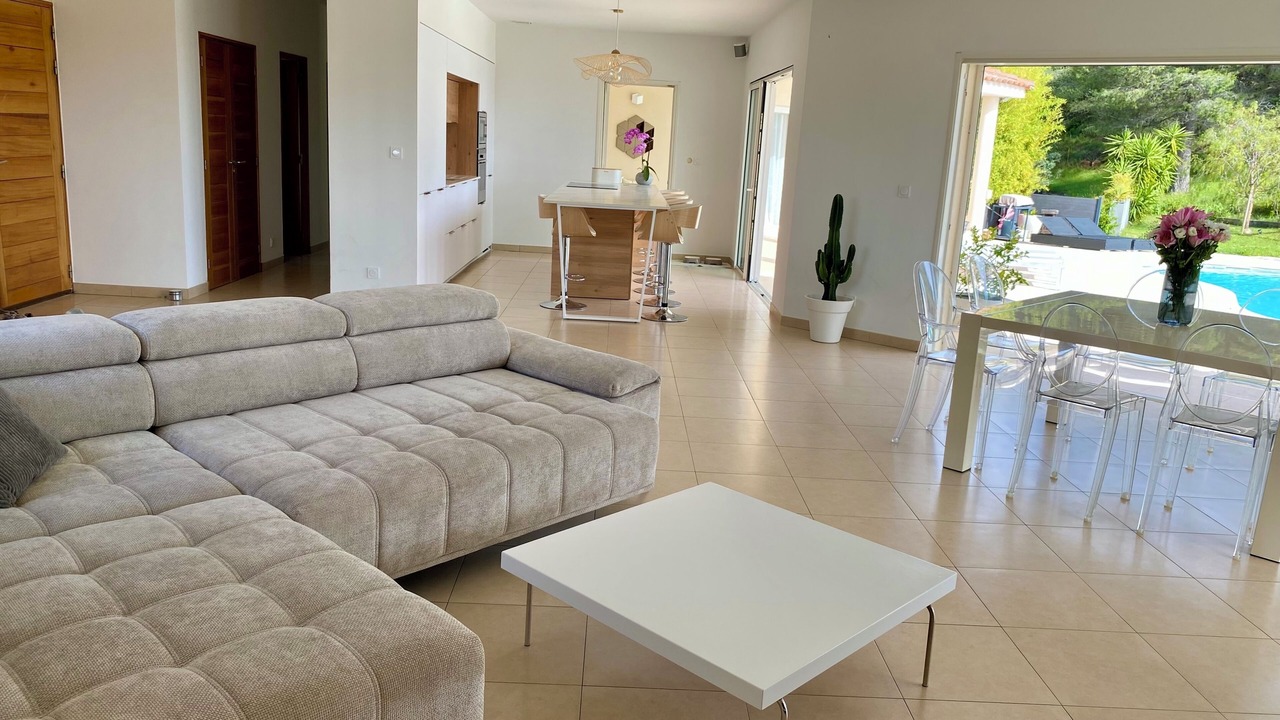 Photo of Livingroom in Saint-Mitre-les-Remparts