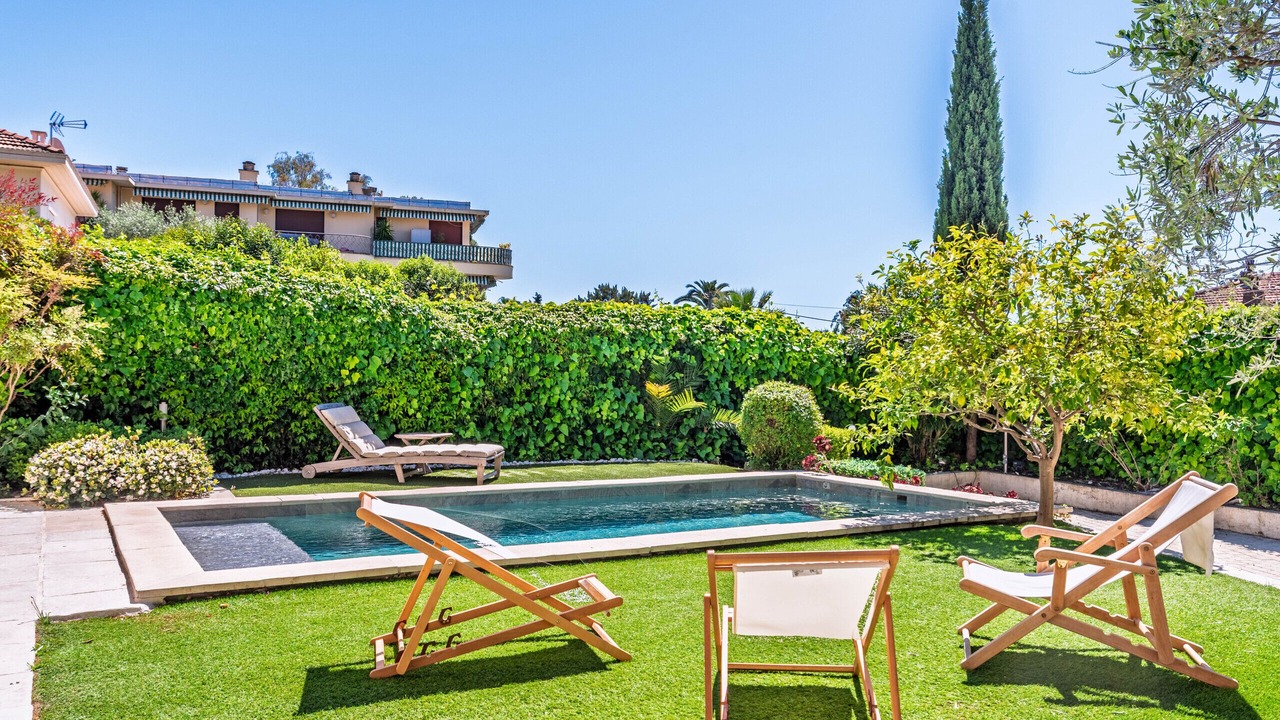 Photo of Outdoor in California - Pezou
