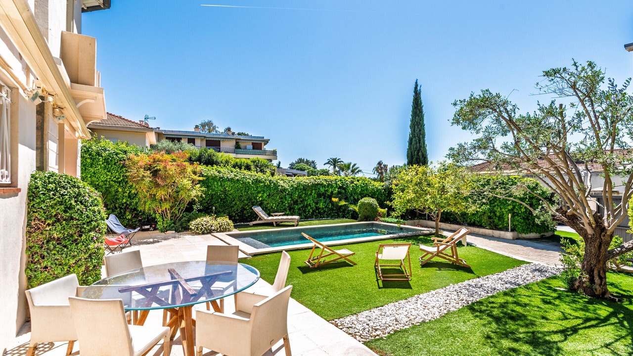 Photo of Outdoor in California - Pezou