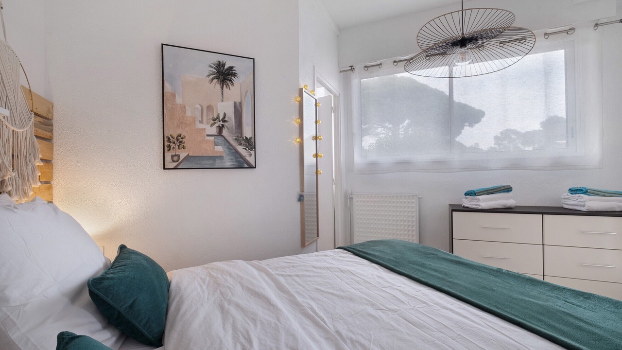 Photo of Bedroom in Mandelieu-la-Napoule Beach
