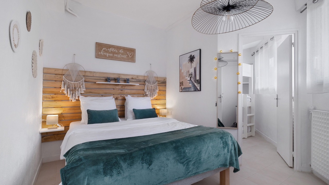 Photo of Bedroom in Mandelieu-la-Napoule Beach