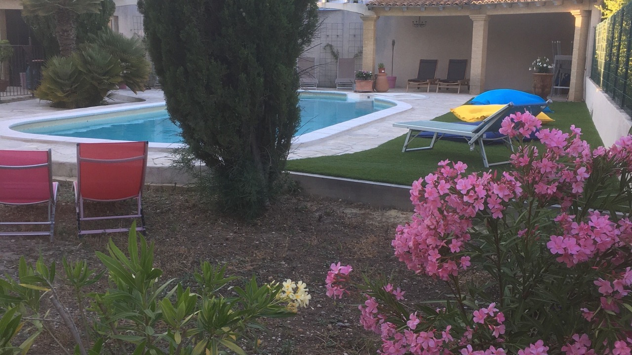 Photo of Outdoor in Chateauneuf-de-Gadagne