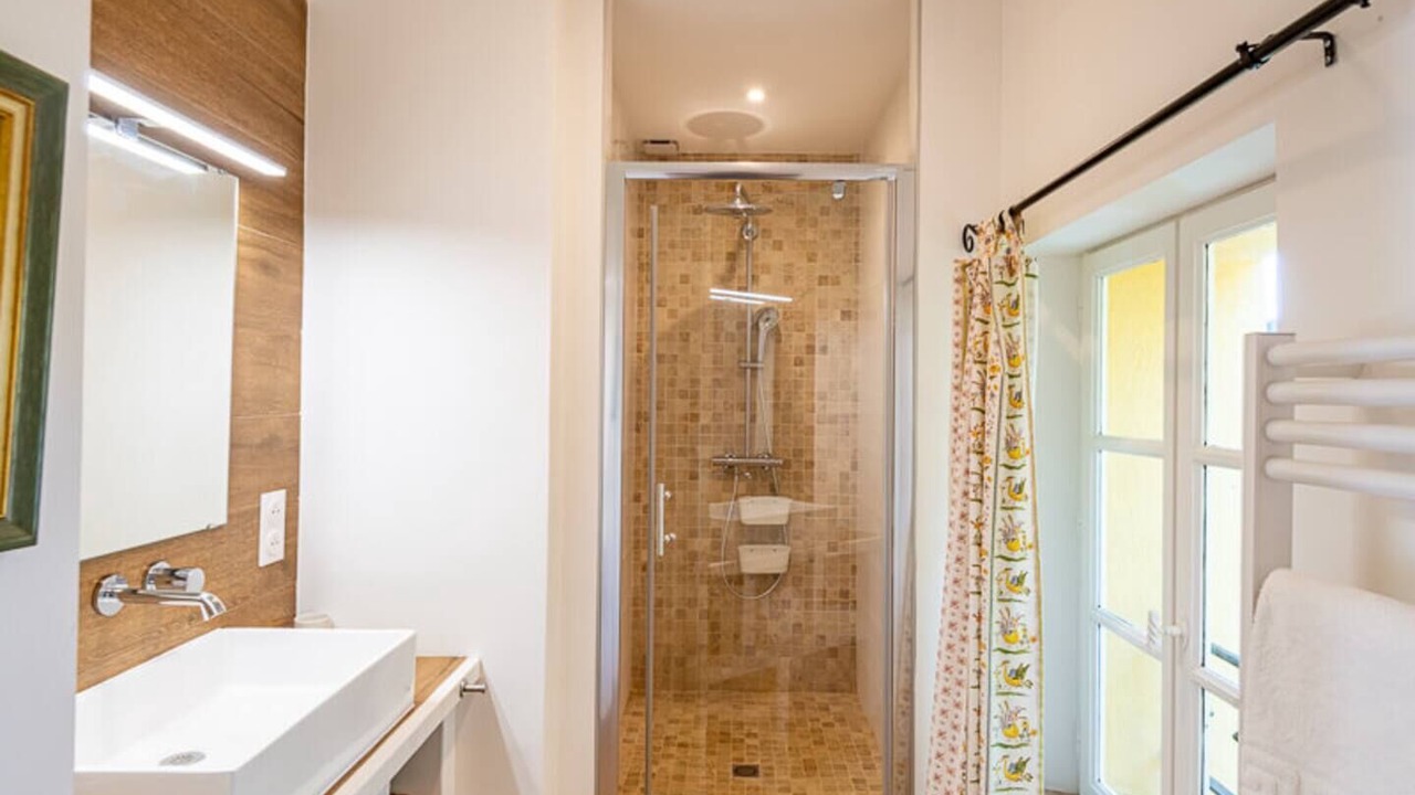 Photo of Bathroom in Neoules