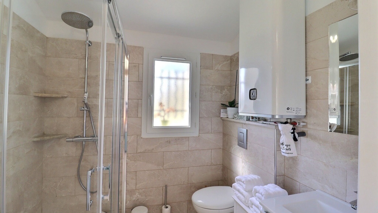 Photo of Bathroom in Roquevaire