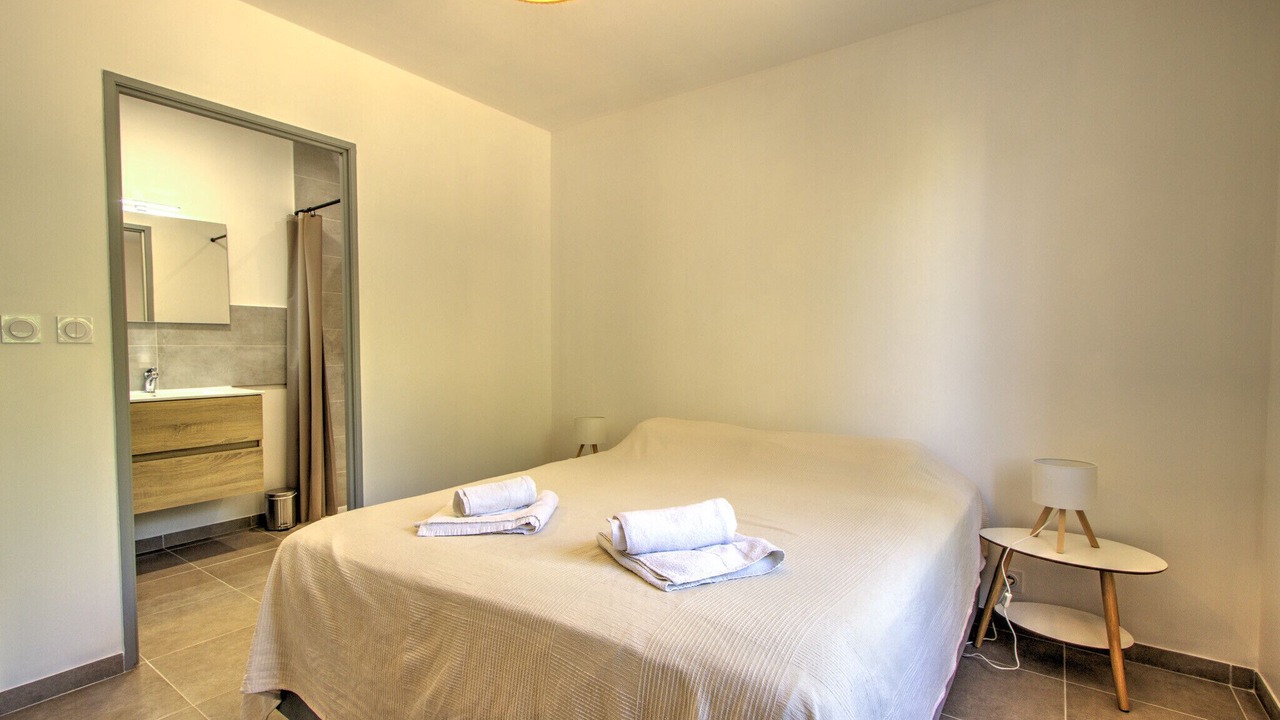 Photo of Bedroom in Suze-la-Rousse