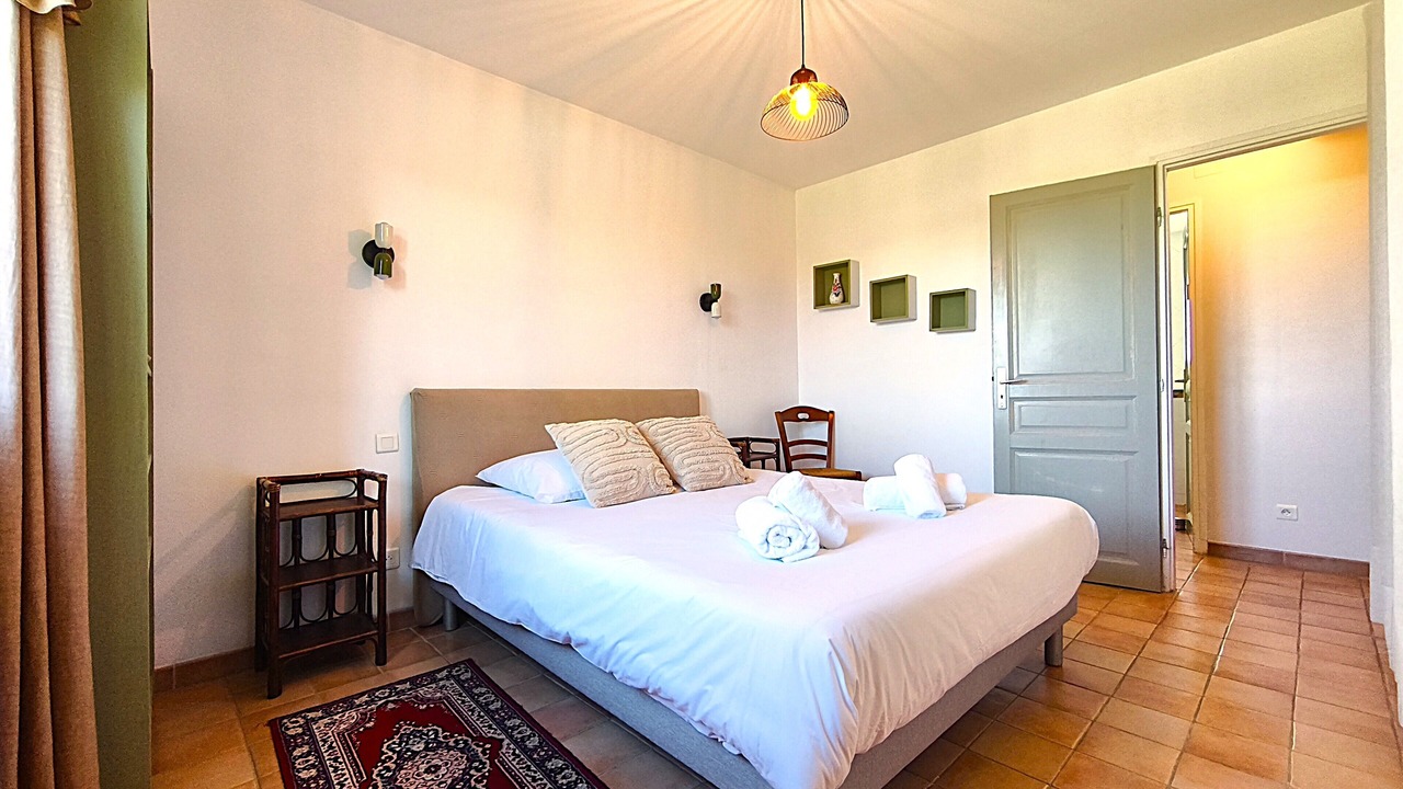 Photo of Bedroom in L'Isle-sur-la-Sorgue